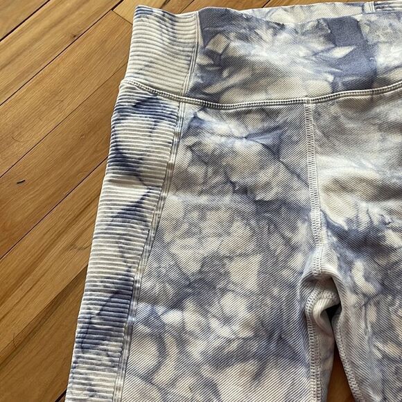 Offline by Aerie Seamless High Waisted Leggings in Blue Tie Dye. Small. - Picture 5 of 8
